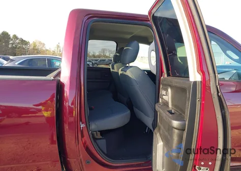 2018 Ram 1500 Express 4X2 6'4 Box z USA, uszkodzony, nr VIN 1C6RR6FT6JS182964